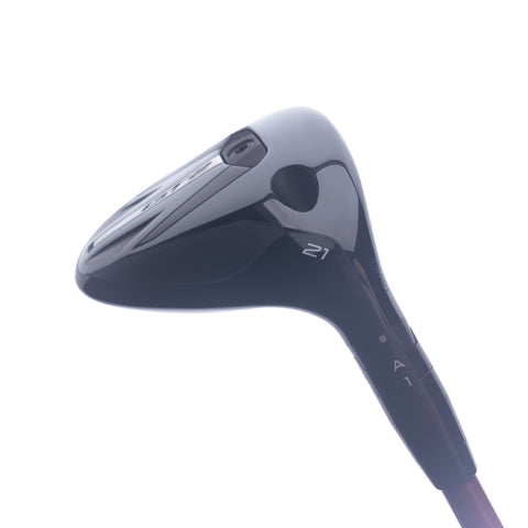 Used Titleist GT2 7 Fairway Wood / 21.0 Degrees / Regular Flex