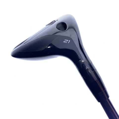 Used Titleist GT2 7 Fairway Wood / 21.0 Degrees / Stiff Flex