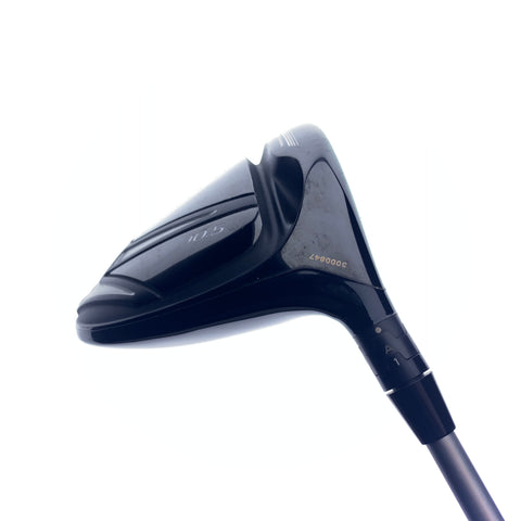 Used Titleist 915 D2 Driver / 10.5 Degrees / Regular Flex