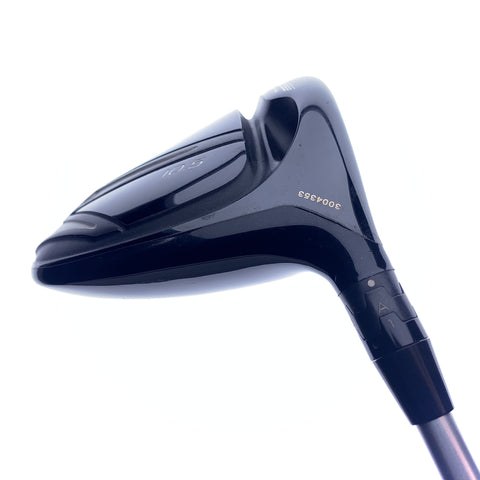 Used Titleist 915 D2 Driver / 10.5 Degrees / Stiff Flex