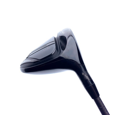 Used Titleist 915 D3 Driver / 9.5 Degrees / Stiff Flex
