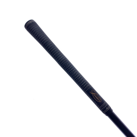 Used Titleist 905 R Driver / 10.5 Degrees / Stiff Flex