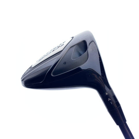 Used Titleist 910 D2 Driver / 9.5 Degrees / Stiff Flex