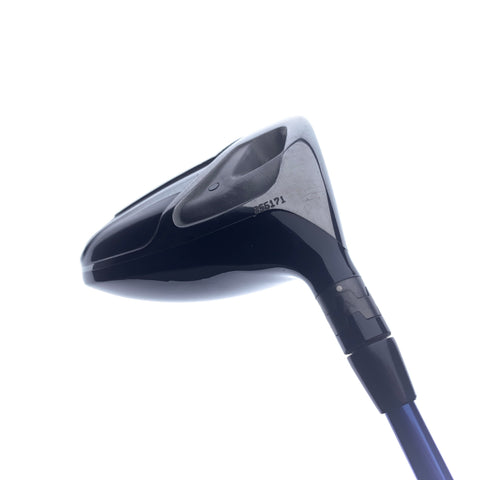 Used Titleist 910 D3 Driver / 9.5 Degrees / Stiff Flex
