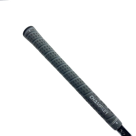 Used Titleist 910 D3 Driver / 9.5 Degrees / Stiff Flex