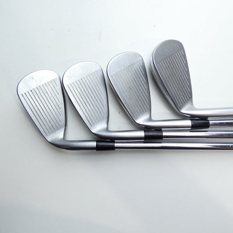 Used Mizuno JPX 900 Hot Metal Iron Set / 4 - PW / Regular Flex