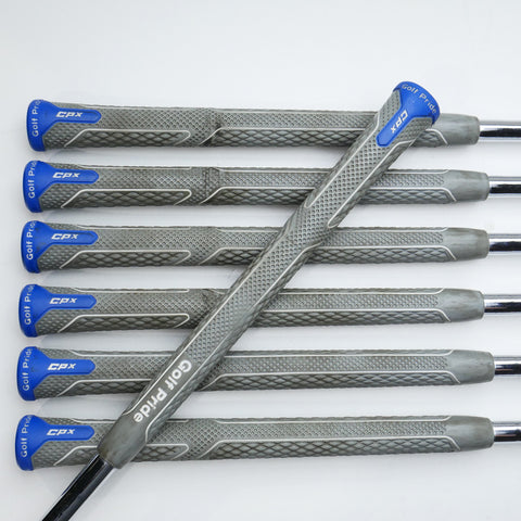 Used Mizuno JPX 900 Hot Metal Iron Set / 4 - PW / Regular Flex