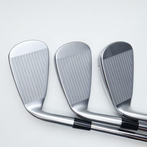 Used Mizuno JPX 925 Hot Metal Iron Set / 5 - PW / Regular Flex