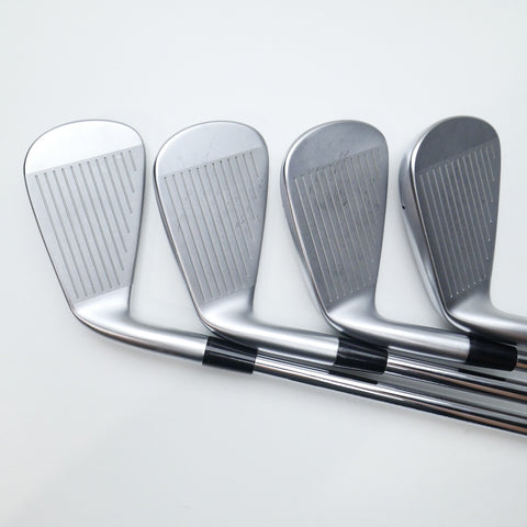 Used Mizuno JPX 925 Forged Iron Set / 4 - PW / Regular Flex