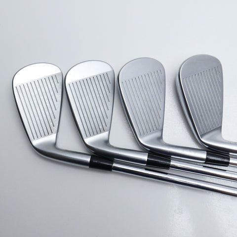 Used Mizuno JPX 923 Forged Iron Set / 4 - PW / Stiff Flex