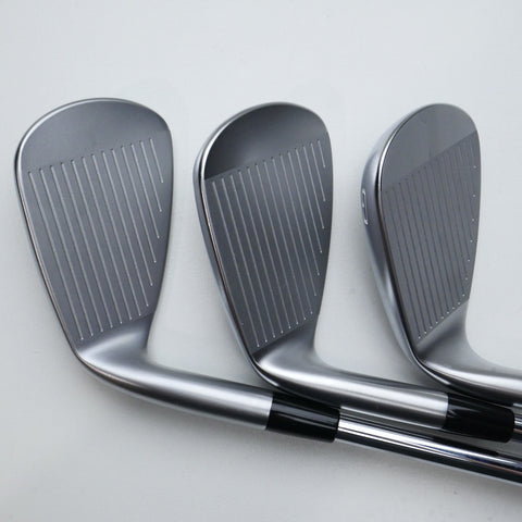 Used Mizuno JPX 923 Hot Metal Iron Set / 5 - PW + GW / Regular Flex