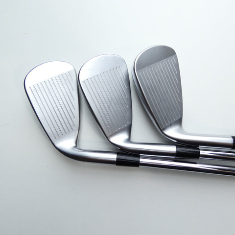 Used Mizuno JPX 923 Hot Metal Iron Set / 5 - PW / Regular Flex