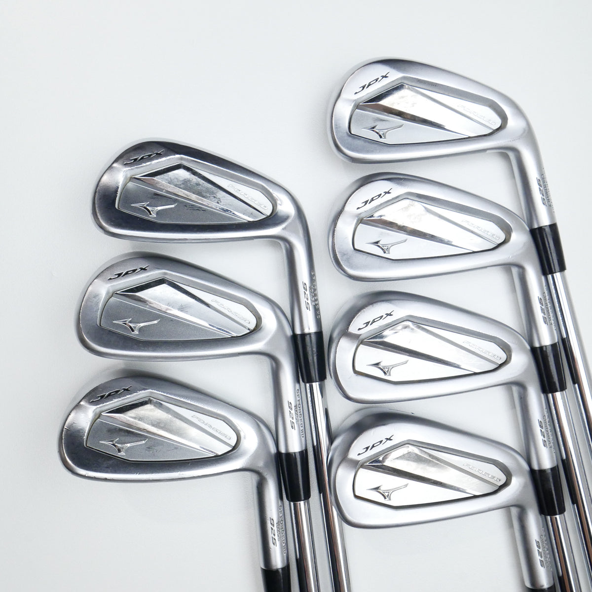 Used Mizuno JPX 925 Forged Iron Set / 4 - PW / Regular Flex