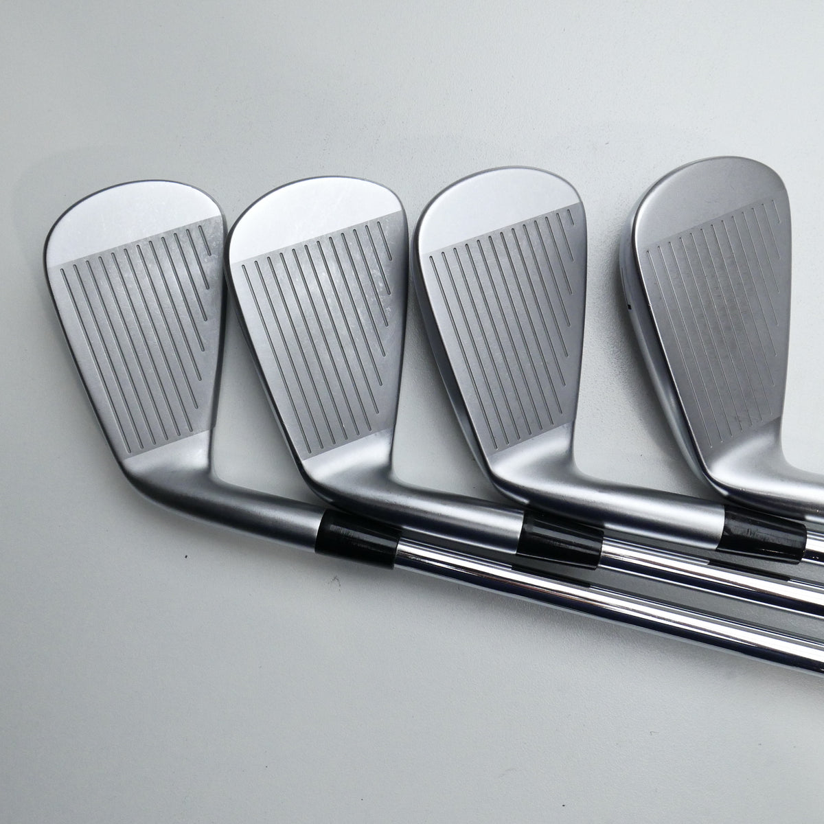 Used Mizuno JPX 925 Forged Iron Set / 4 - PW / X-Stiff Flex