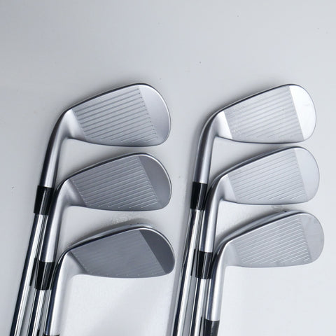 Used Mizuno JPX 925 Hot Metal Iron Set / 5 - PW / Regular Flex
