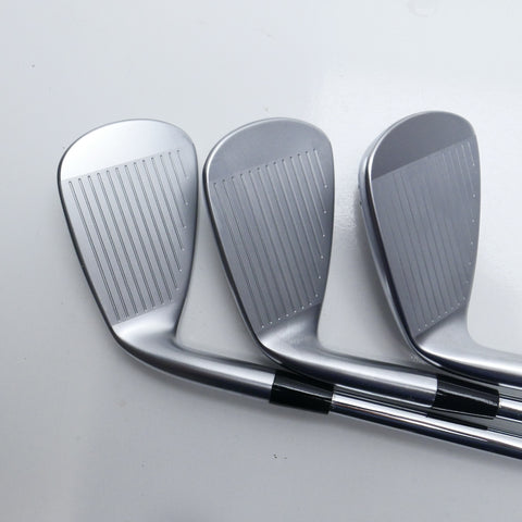 Used Mizuno JPX 925 Hot Metal Iron Set / 5 - PW / Regular Flex