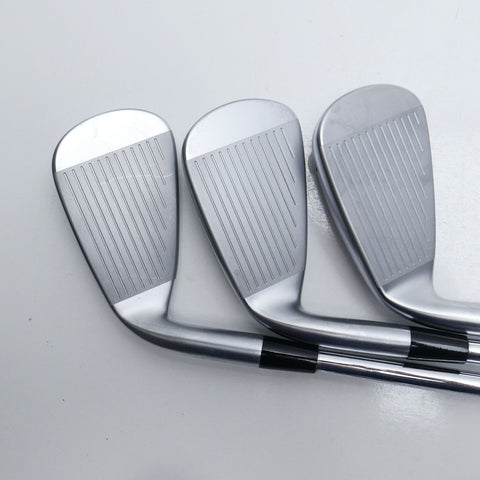 Used Mizuno JPX 925 Hot Metal Iron Set / 5 - PW / Regular Flex