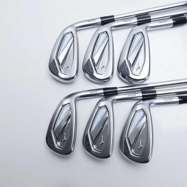 Used Mizuno JPX 925 Hot Metal Iron Set / 5 - PW / Regular Flex