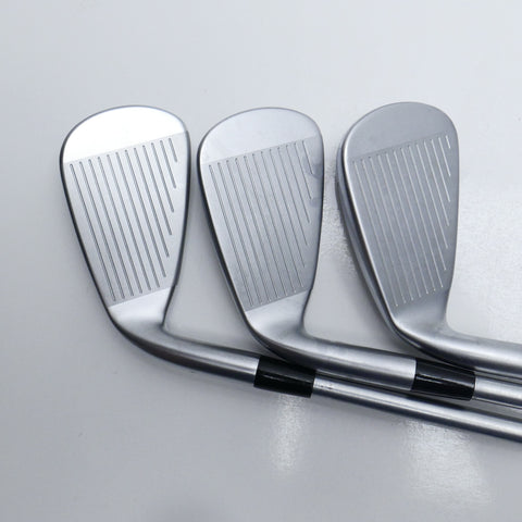 Used Mizuno JPX 925 Hot Metal Iron Set / 5 - PW / Stiff Flex