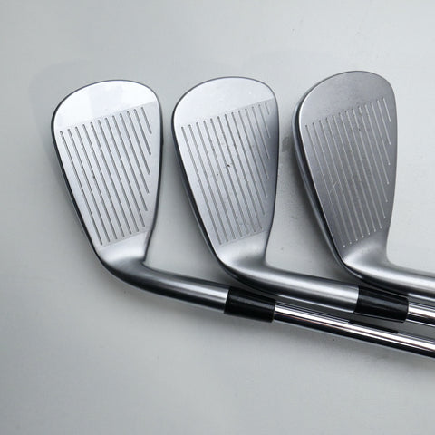 Used Mizuno JPX 925 Hot Metal Iron Set / 6 - PW + GW / Regular Flex