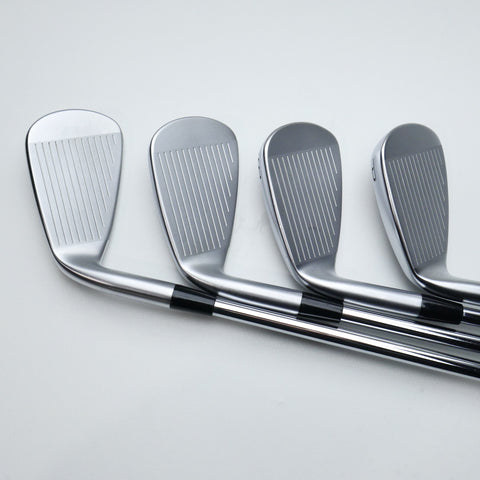Used Mizuno JPX 925 Hot Metal Iron Set / 7 - PW / Regular Flex