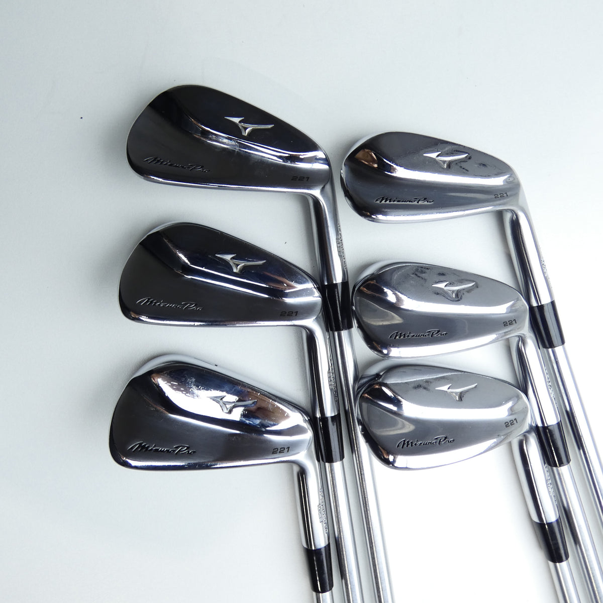 Used Mizuno Pro 221 Iron Set / 5 - PW / X-Stiff Flex
