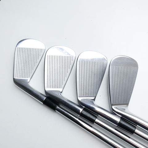 Used TaylorMade P7TW Iron Set / 4 - PW / Stiff Flex