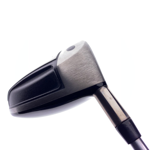 Used Titleist 907 D2 Driver / 9.5 Degrees / Stiff Flex