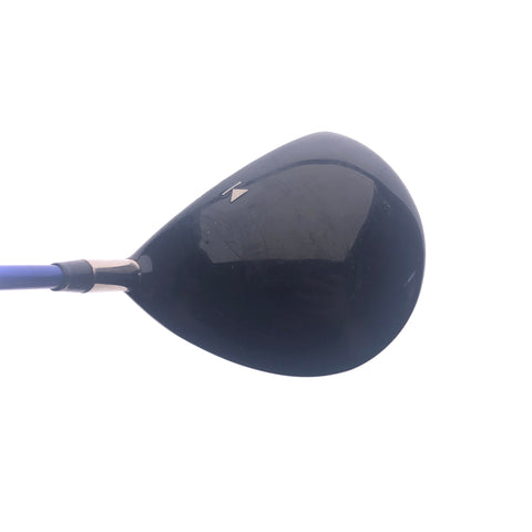 Used Titleist 907 D2 Driver / 9.5 Degrees / X-Stiff Flex