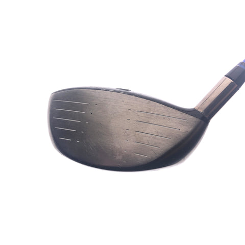 Used Titleist 907 D2 Driver / 9.5 Degrees / X-Stiff Flex