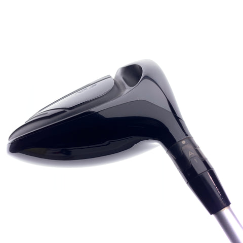 Used Titleist 915 D3 Driver / 10.5 Degrees / Stiff Flex