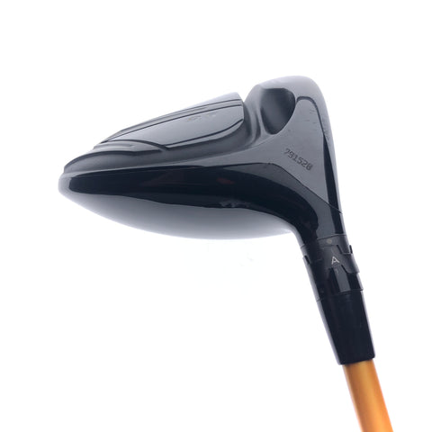 Used Titleist 915 D3 Driver / 9.5 Degrees / X-Stiff Flex