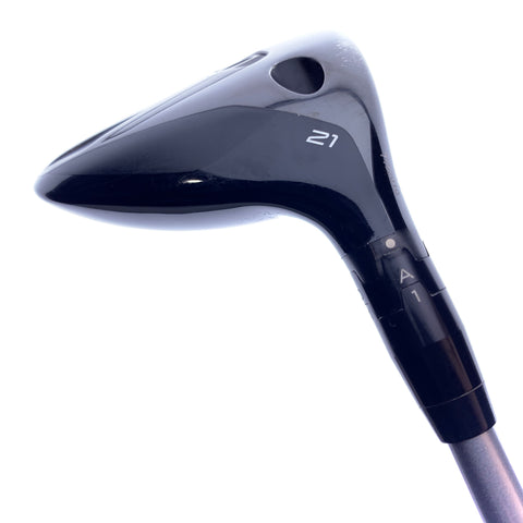 Used Titleist GT2 7 Fairway Wood / 21.0 Degrees / Stiff Flex